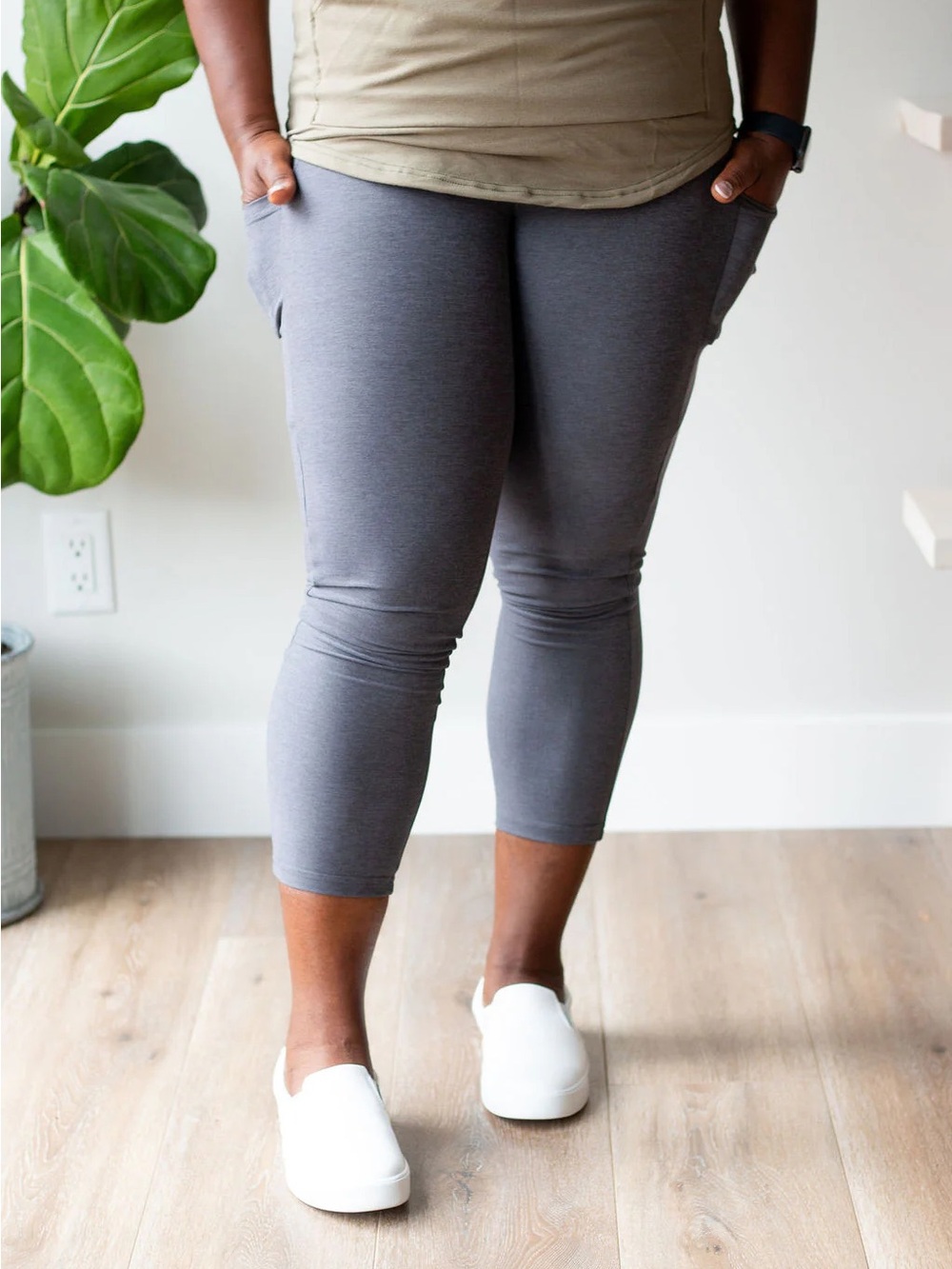 Buttercream Clothing Crop Pocket Lolli Legging in Storm, size XL